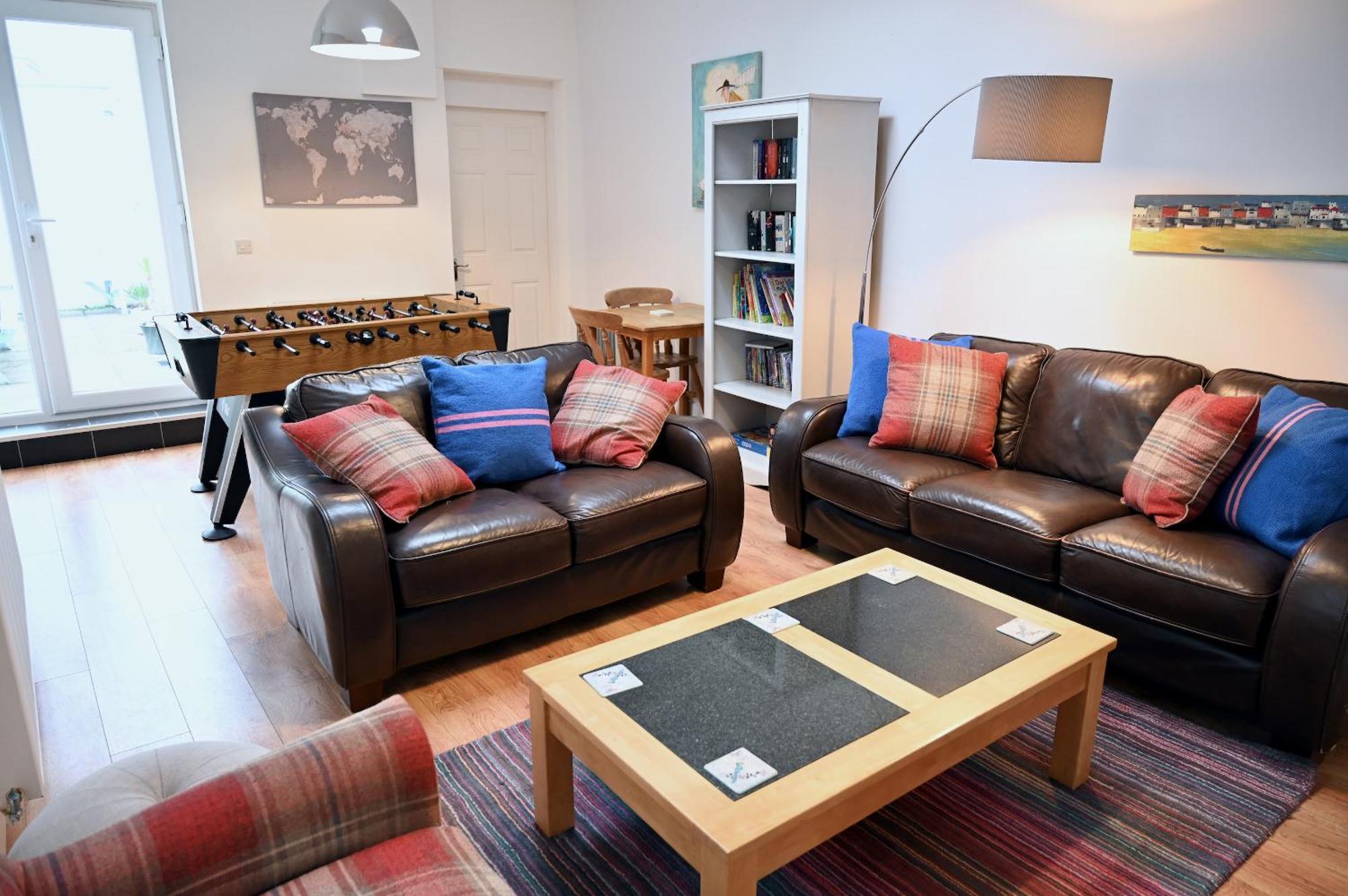 Glan Y Mor, Sleeps 20, 8 Bedrooms, 8 Bathrooms, Seafront, Criccieth Zewnętrze zdjęcie