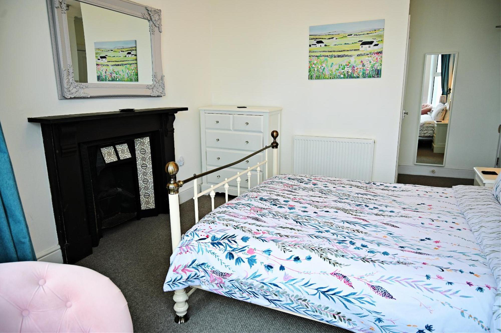 Glan Y Mor, Sleeps 20, 8 Bedrooms, 8 Bathrooms, Seafront, Criccieth Zewnętrze zdjęcie