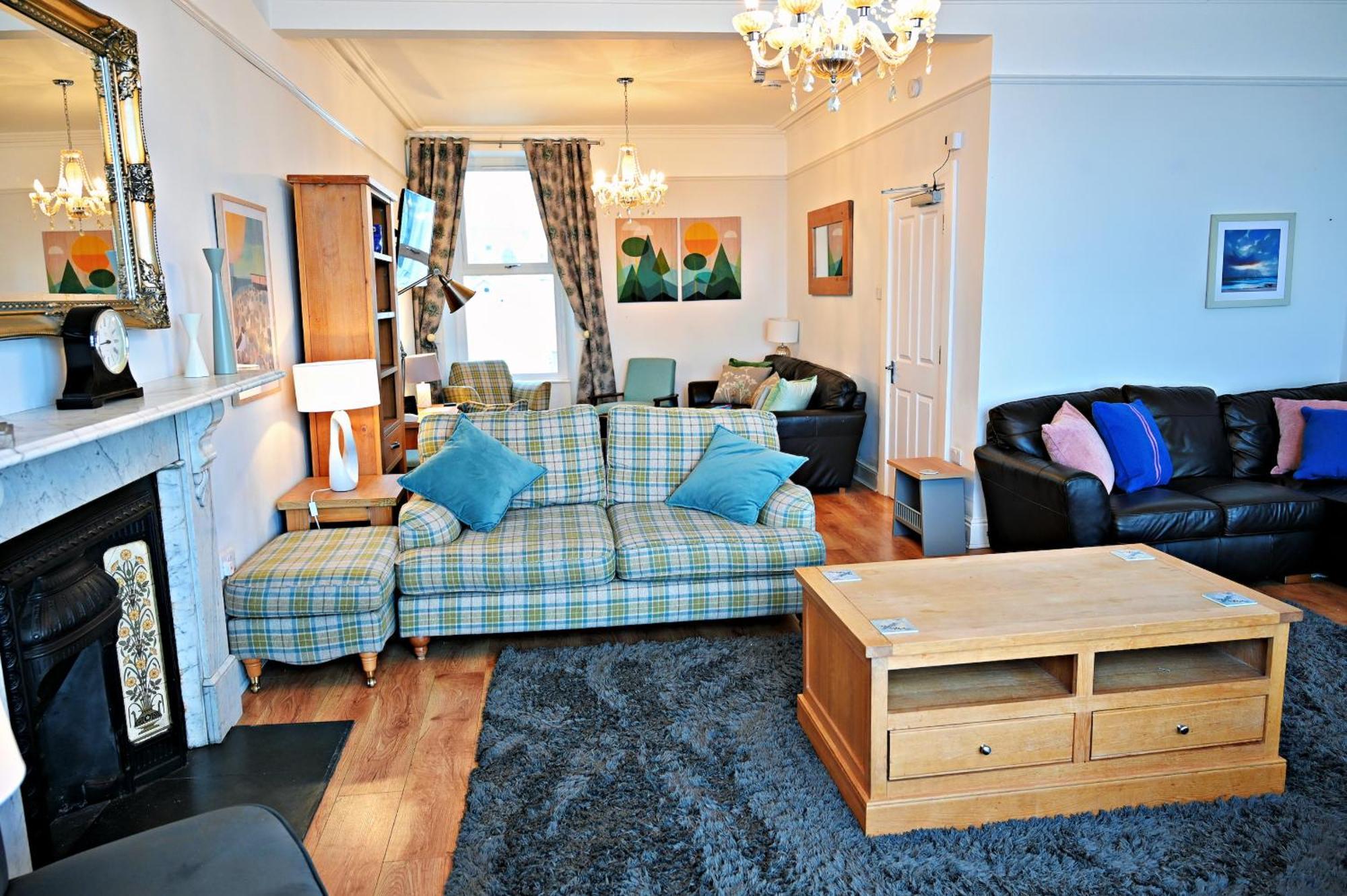 Glan Y Mor, Sleeps 20, 8 Bedrooms, 8 Bathrooms, Seafront, Criccieth Zewnętrze zdjęcie