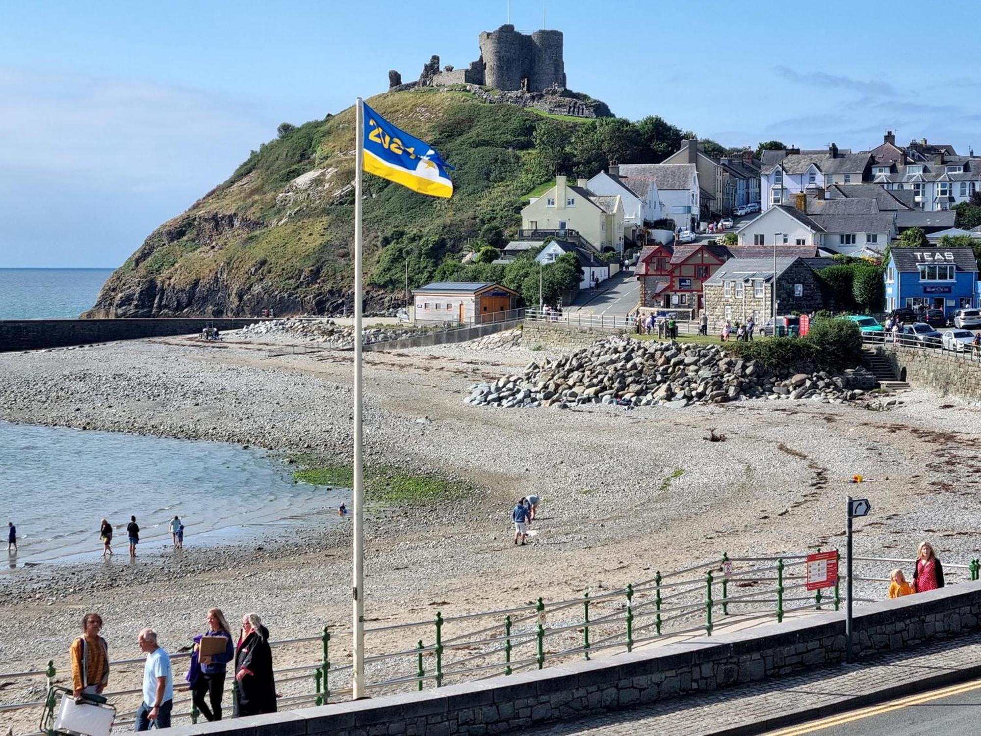 Glan Y Mor, Sleeps 20, 8 Bedrooms, 8 Bathrooms, Seafront, Criccieth Zewnętrze zdjęcie